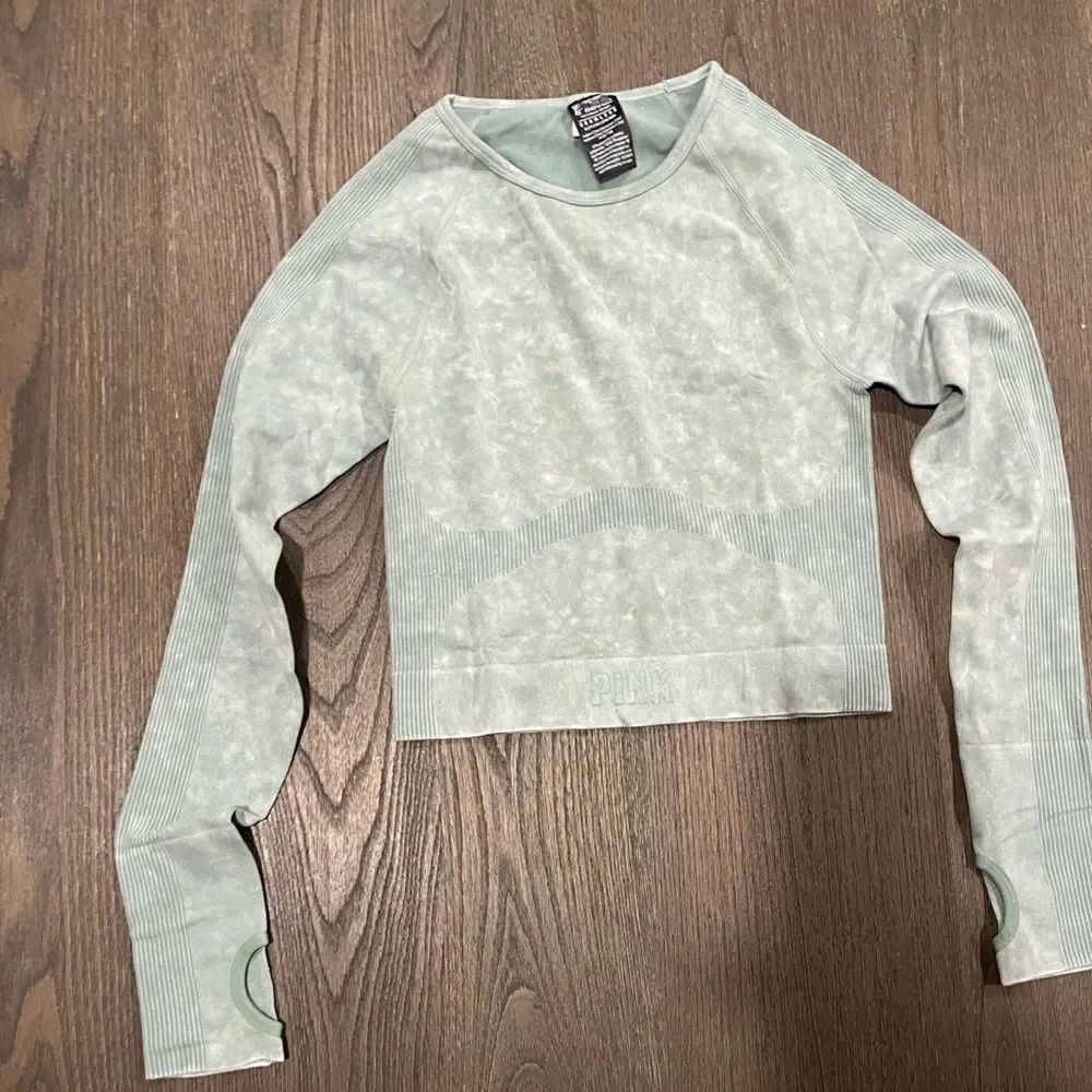 NWOT Victoria’s Secret Pink Seamless Compression Shirt Green Long Sleeve Size S